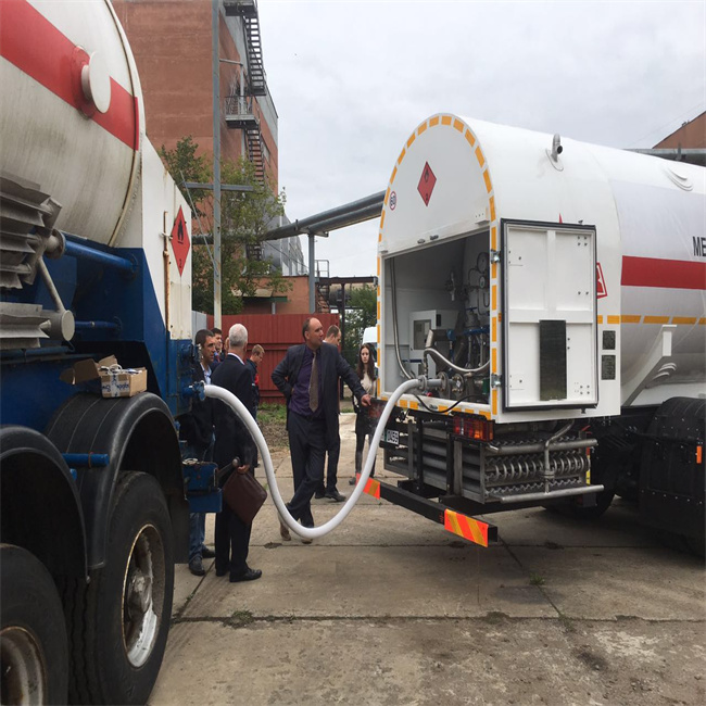 Semi-remorques de transport de GNL, camions-citernes pour gaz naturel liquide